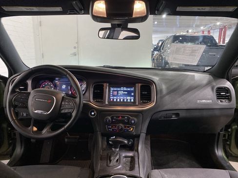 Used 2018 Dodge Charger SXT w/ Blacktop Package image 11