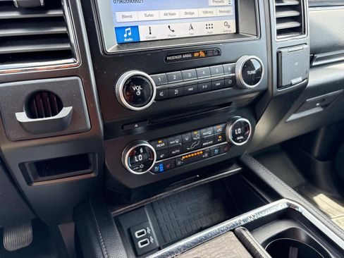 Used 2018 Ford Expedition Max Limited RWD image 30