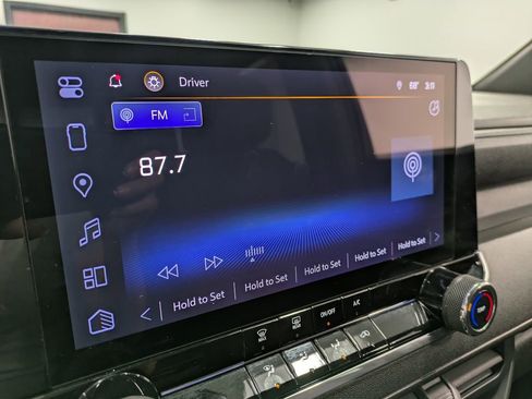 Used 2024 Chevrolet Colorado Trail Boss w/ Advanced Trailering Package image 13