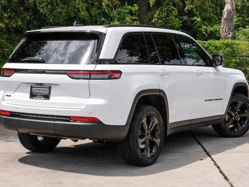 Used 2023 Jeep Grand Cherokee Altitude image 15