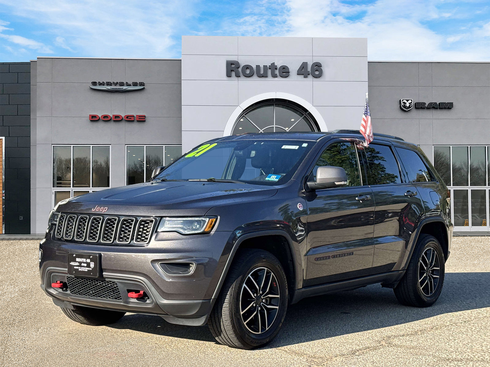 Used 2021 Jeep Grand Cherokee Trailhawk w/ Trailhawk Luxury Group AWD/4WD image 2