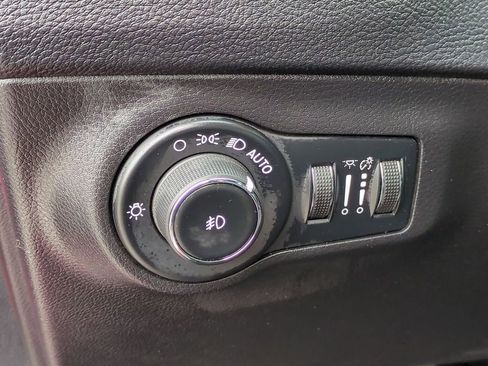 Used 2020 Jeep Compass Limited image 17