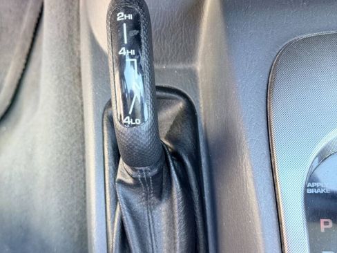 Used 2006 Jeep Liberty Renegade AWD/4WD image 19