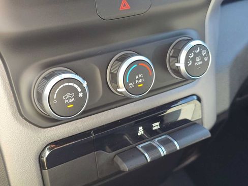Used 2022 RAM 1500 Big Horn AWD/4WD image 35