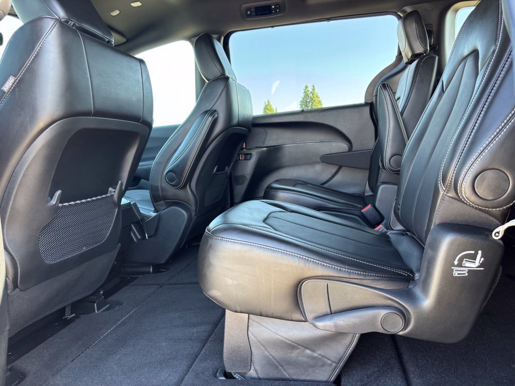 Used 2025 Chrysler Voyager LX FWD image 20