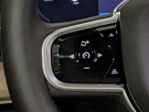 New 2026 Volvo XC90 B6 Plus w/ Protection Package Premier image 16