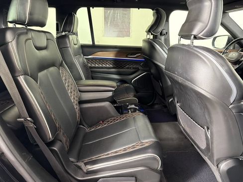 Used 2021 Jeep Grand Cherokee L Summit w/ Luxury Tech Group V AWD/4WD image 23
