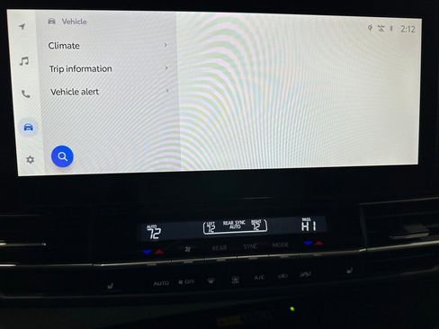 Used 2025 Toyota Sienna XLE image 31