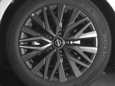 Used 2025 Nissan Altima 2.5 SV FWD image 12
