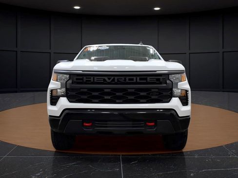 Used 2023 Chevrolet Silverado 1500 Custom Trail Boss w/ 2.7L Blackout Package AWD/4WD image 2