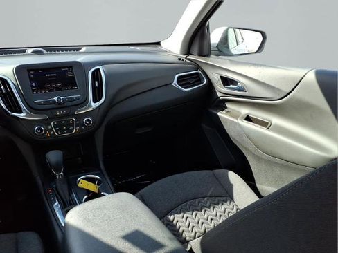 Used 2024 Chevrolet Equinox LT image 9