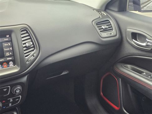 Used 2019 Jeep Compass Trailhawk image 19