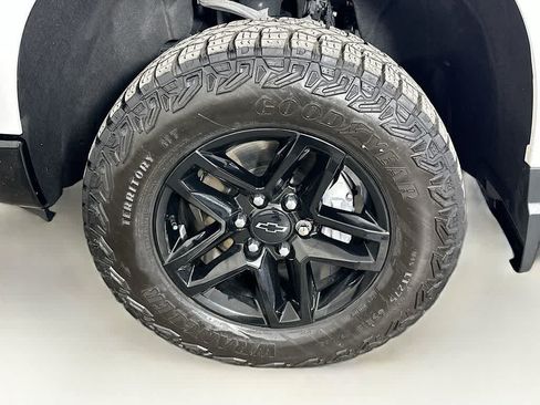 Used 2024 Chevrolet Silverado 1500 LT Trail Boss w/ Convenience Package II AWD/4WD image 8