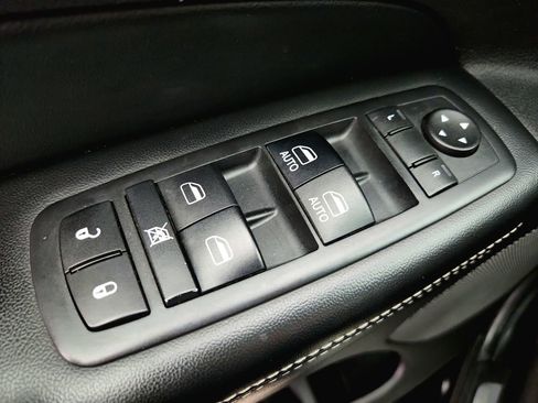 Used 2017 Jeep Grand Cherokee Limited w/ Luxury Group II AWD/4WD image 23