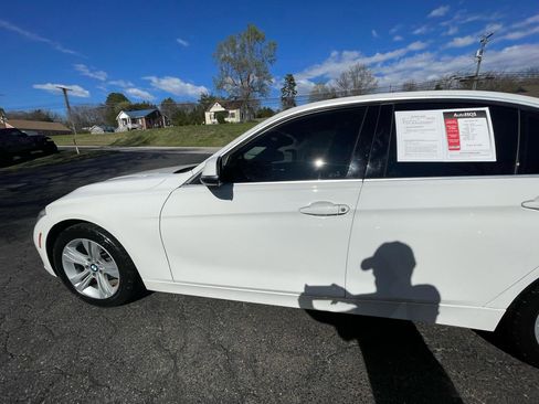 Used 2018 BMW 330i xDrive Sedan w/ Premium Package image 3