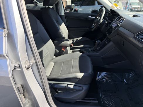 Used 2021 Volkswagen Tiguan SE image 13