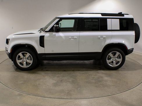 Used 2025 Land Rover Defender 110 S AWD/4WD image 2