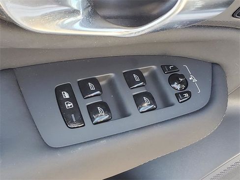 Used 2025 Volvo XC90 B6 Plus image 13