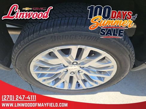 Used 2025 GMC Sierra 1500 Denali w/ Technology Package AWD/4WD image 8
