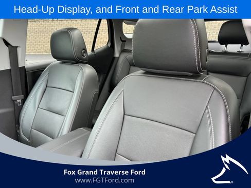 Used 2023 GMC Terrain SLT w/ Infotainment Package II AWD/4WD image 12