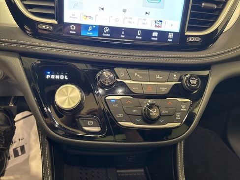 Used 2026 Chrysler Pacifica Limited FWD image 23
