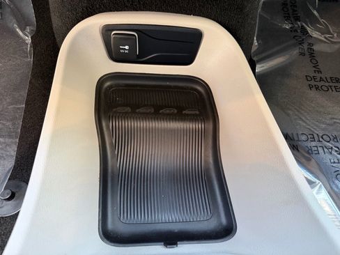 Used 2024 Chrysler Pacifica Touring-L FWD image 38