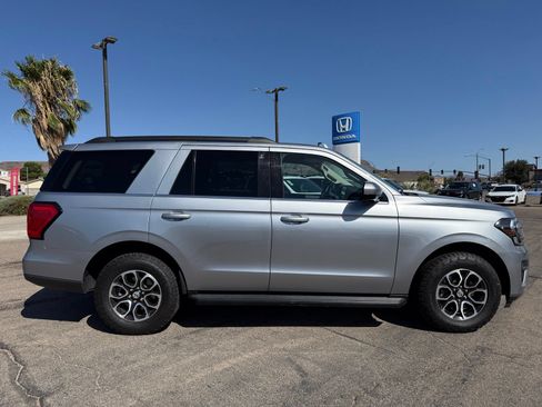 Used 2024 Ford Expedition XLT RWD image 4