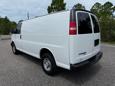Used 2015 Chevrolet Express 2500 image 3