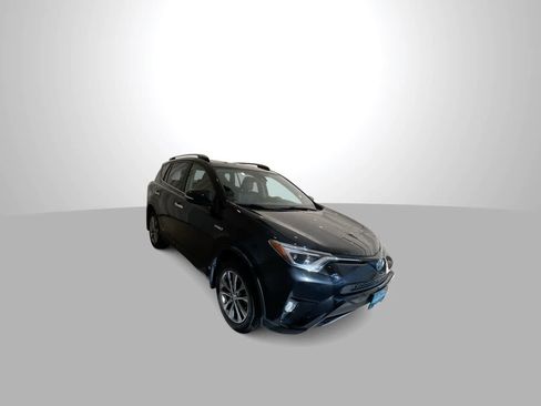Used 2018 Toyota RAV4 Limited AWD/4WD image 2