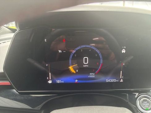 Used 2025 Chevrolet Trax RS w/ Sunroof Package FWD image 10