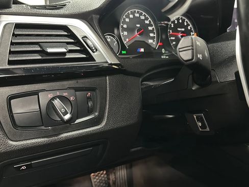 Used 2018 BMW M4 Convertible image 35