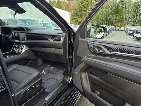Used 2023 GMC Yukon XL Denali w/ Denali Reserve Package image 43
