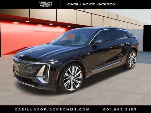 Certified 2024 Cadillac Lyriq Luxury AWD/4WD image 1