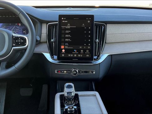 New 2026 Volvo XC90 B6 Plus w/ Protection Package Premier image 9