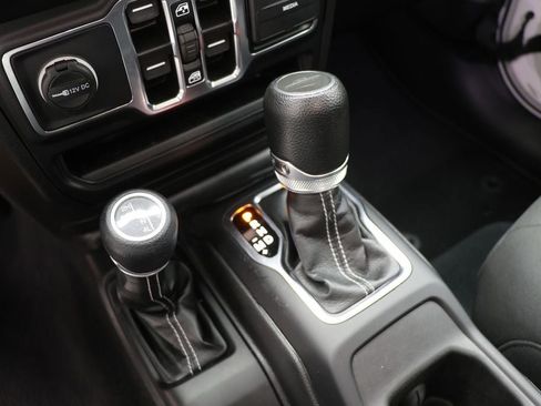 Used 2023 Jeep Gladiator Overland image 22