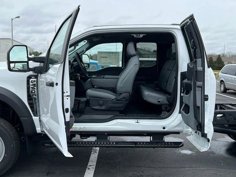 New 2025 Ford F450 XL w/ XL Chrome Package RWD image 8