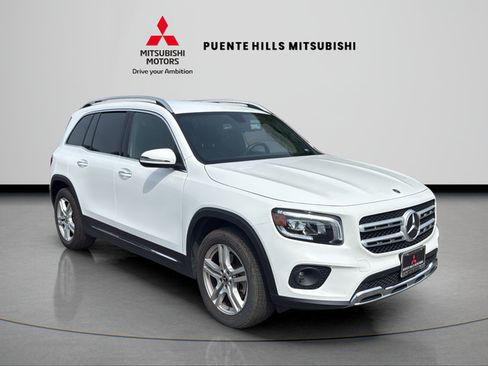 Used 2023 Mercedes-Benz GLB 250 4MATIC image 3