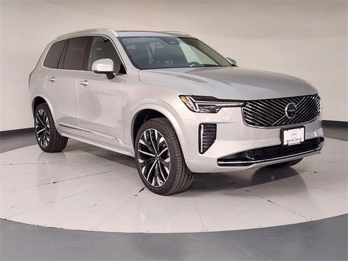 Used 2025 Volvo XC90 B5 Plus image 7