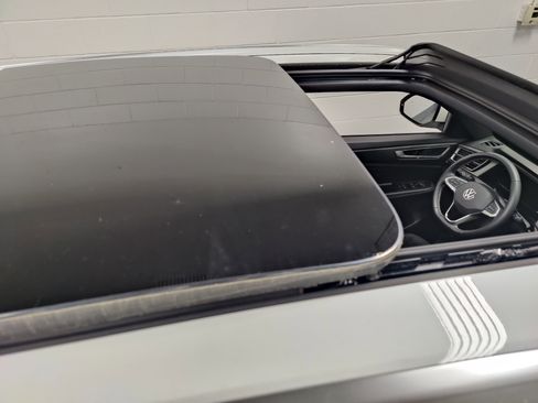 Used 2026 Volkswagen Atlas Cross Sport SE w/ Panoramic Sunroof Package AWD/4WD image 7