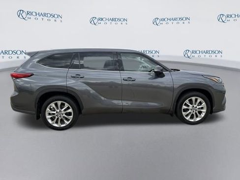 Used 2023 Toyota Highlander L image 6