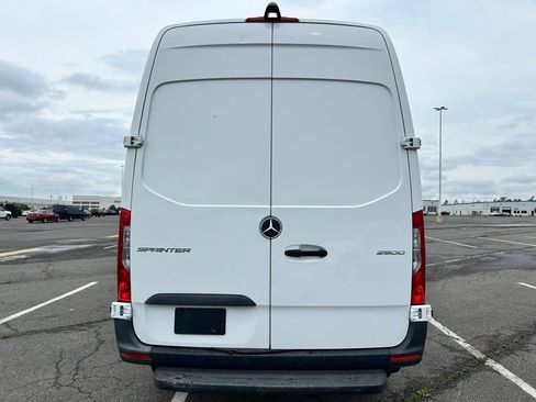 Used 2023 Mercedes-Benz Sprinter 2500 image 8
