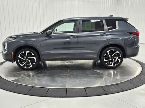 Used 2024 Mitsubishi Outlander SE AWD/4WD image 2