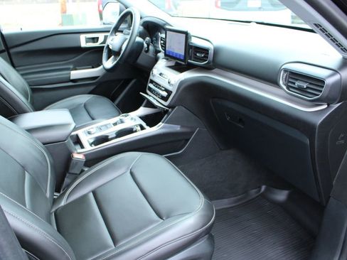 Used 2024 Ford Explorer XLT w/ Equipment Group 202A image 28