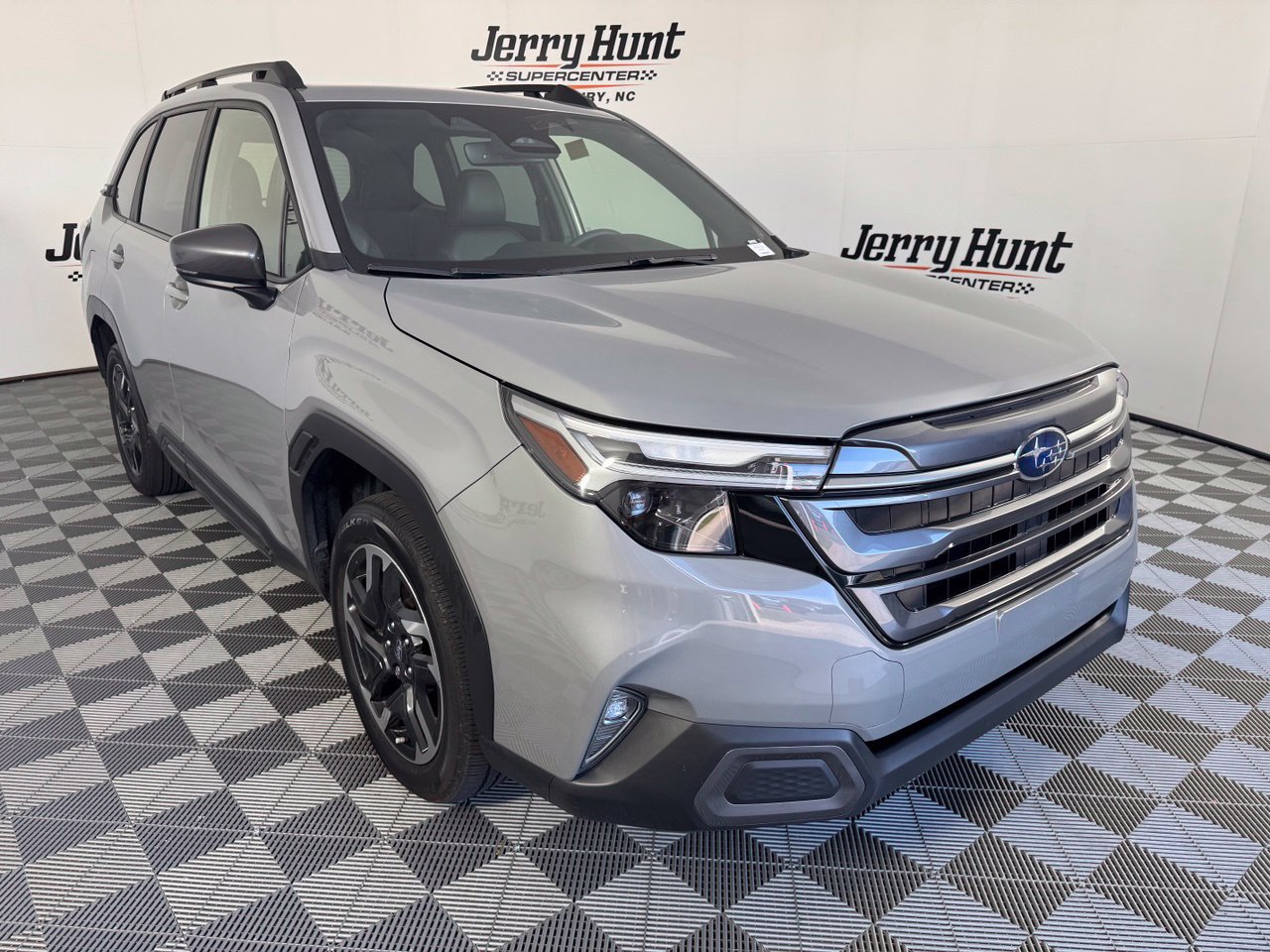 Used 2025 Subaru Forester Limited w/ Popular Package #2 AWD/4WD image 6