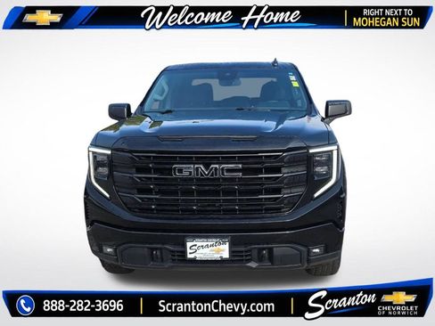 Certified 2022 GMC Sierra 1500 Elevation w/ LPO, Elevation Black Package AWD/4WD image 2