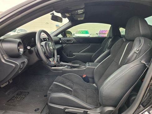 Used 2023 Toyota GR86 Premium RWD image 9