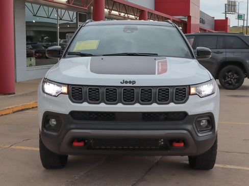Used 2026 Jeep Compass Trailhawk AWD/4WD image 3