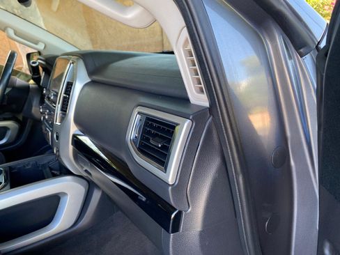 Used 2021 Nissan Titan SV w/ SV Convenience Package RWD image 47