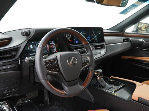 Used 2025 Lexus ES 350 w/ Luxury Package FWD image 24