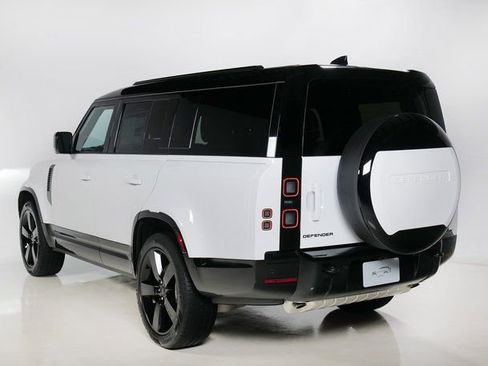 New 2026 Land Rover Defender 130 X-Dynamic SE image 32